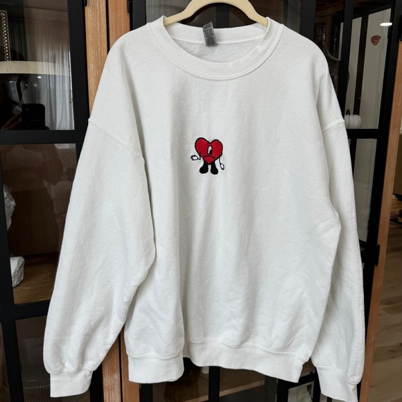 Bad Bunny heart embroidered crewneck sweatshirt pullover un verano sin ti tour - Picture 1 of 6